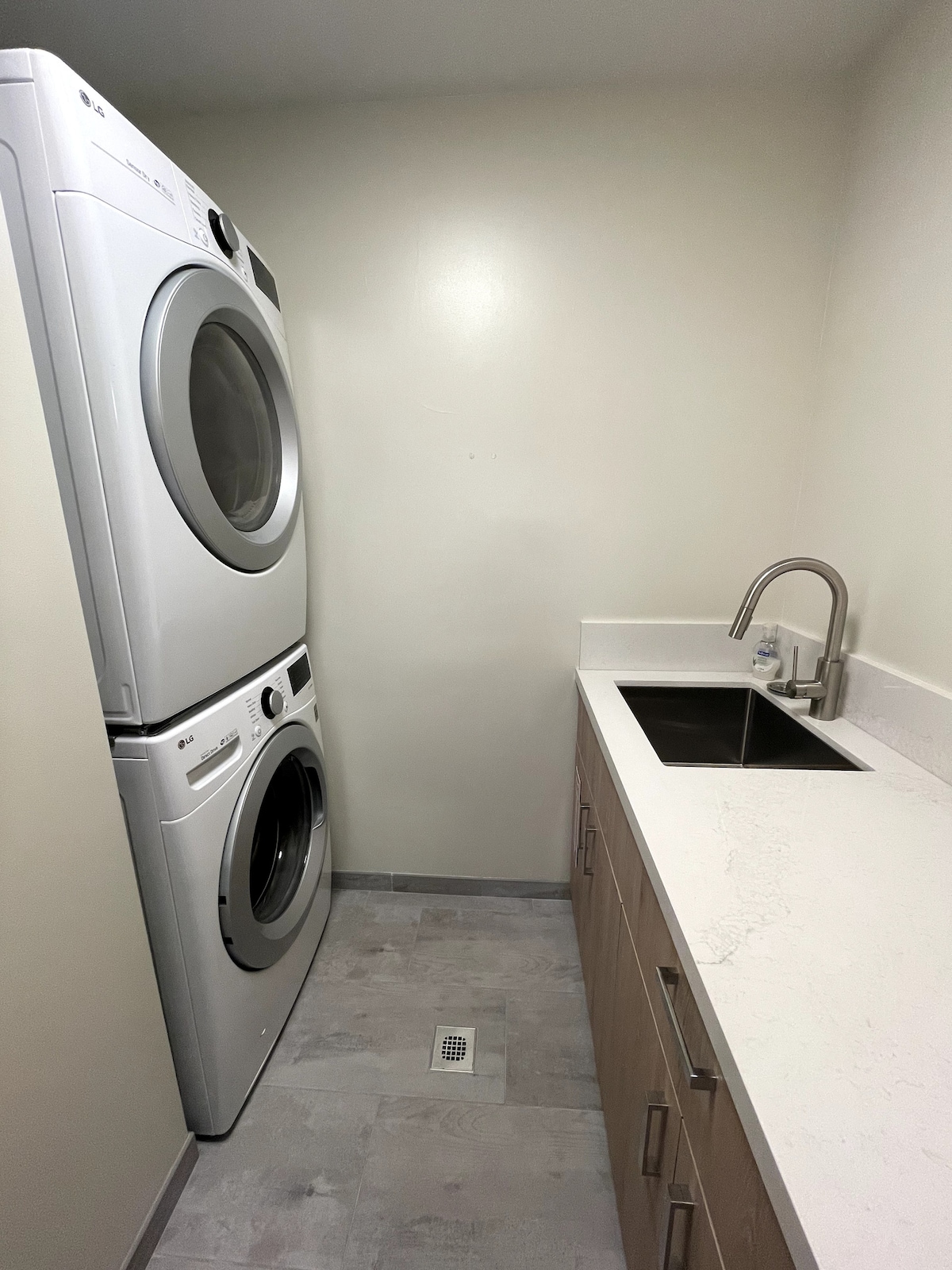 Washer, dryer, and laundry sink in laundry room