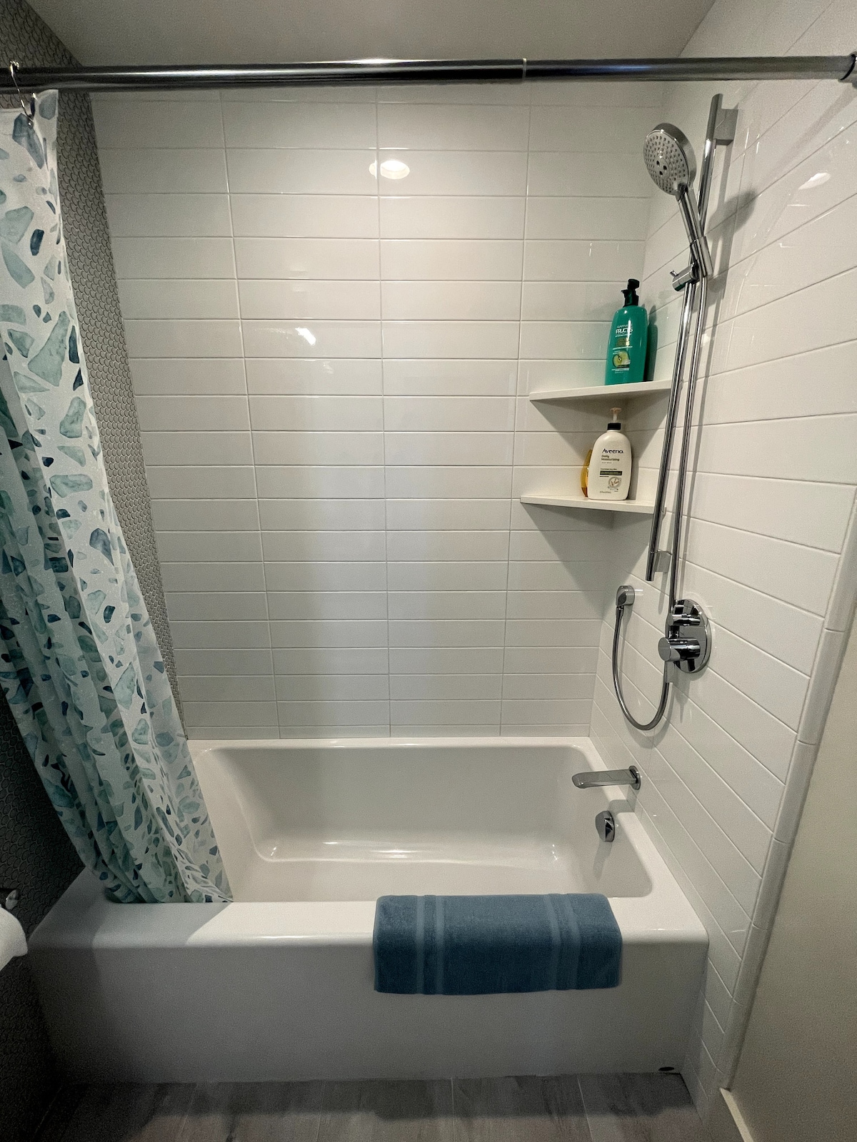 Guest bathroom tub.