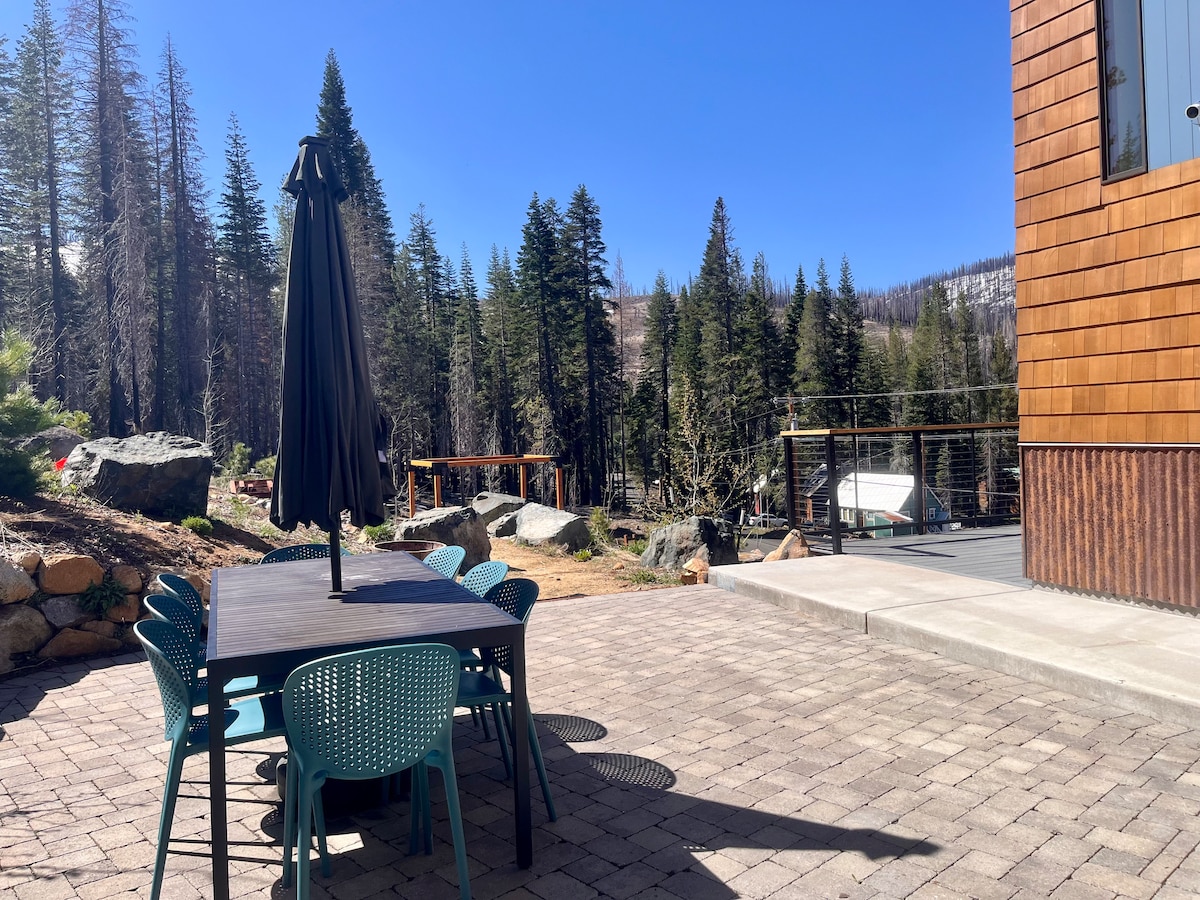 Outdoor dining patio